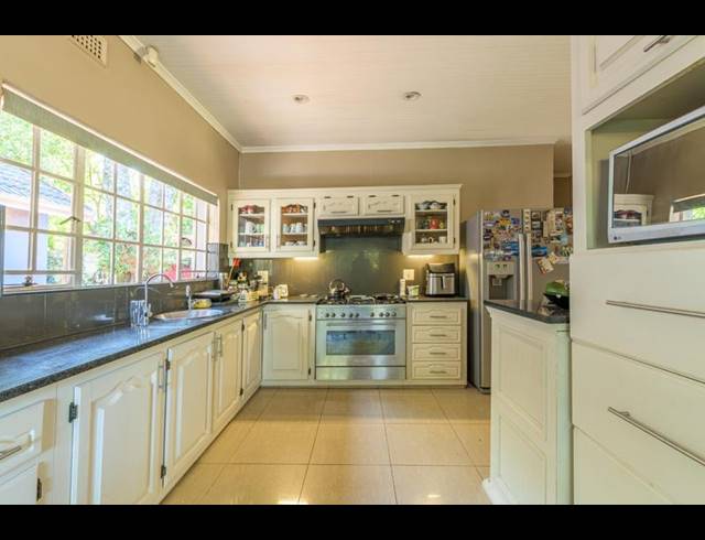 6 BEDROOM TOWNHOUSE FOR SALE IN OAK PARK